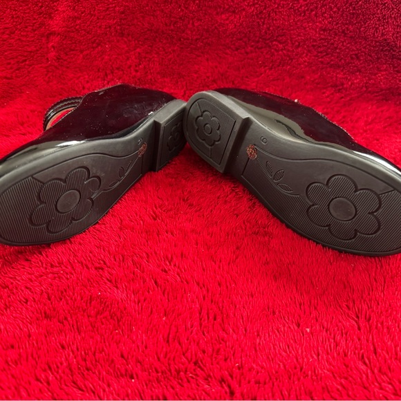 Toddler girl patent leather Mary Jane’s - Picture 3 of 6